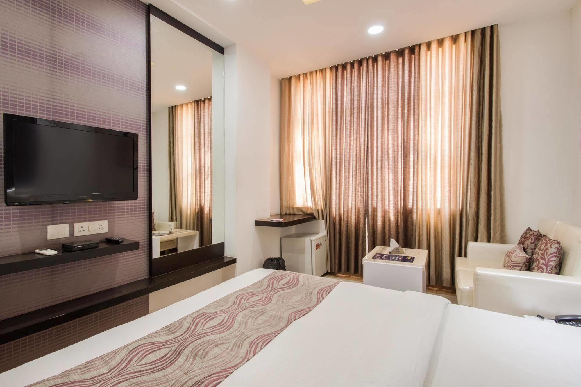 Hotel Rockland Jaipur Bagian luar foto