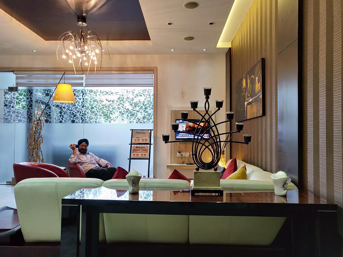 Hotel Rockland Jaipur Bagian luar foto