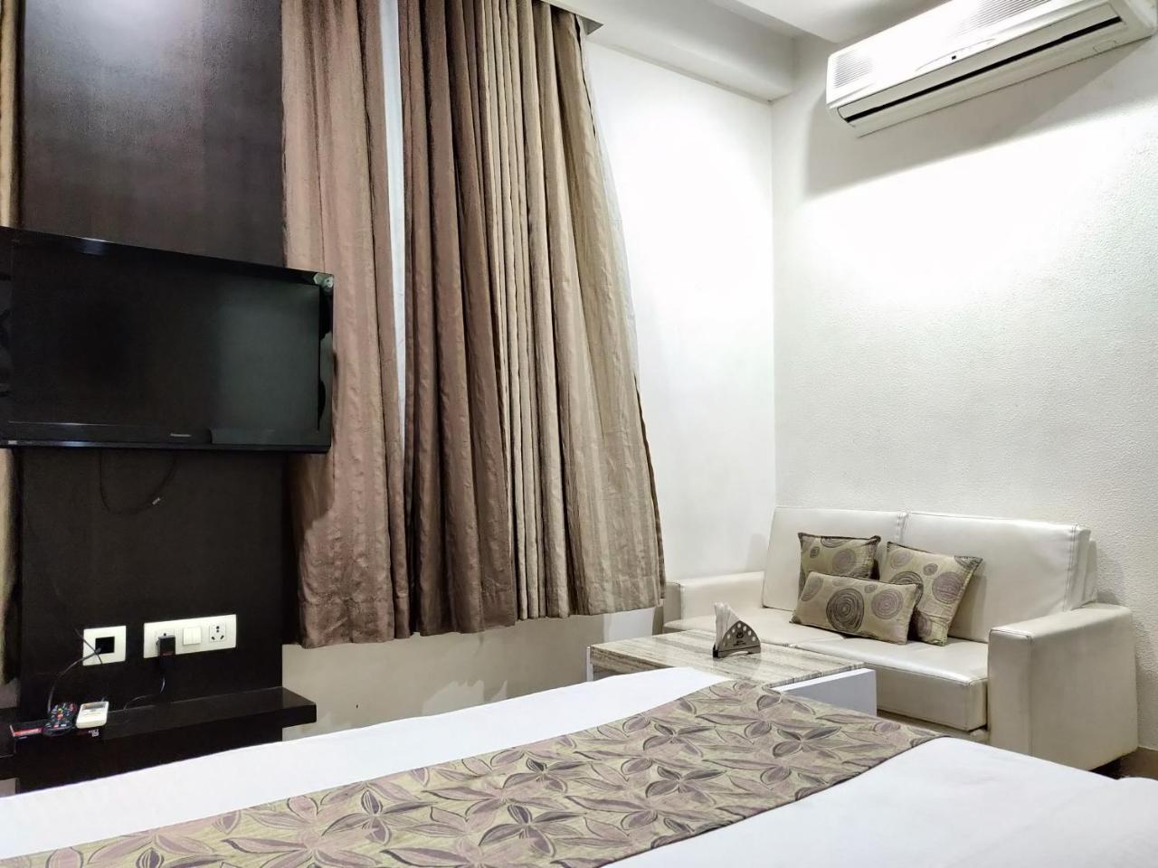 Hotel Rockland Jaipur Bagian luar foto