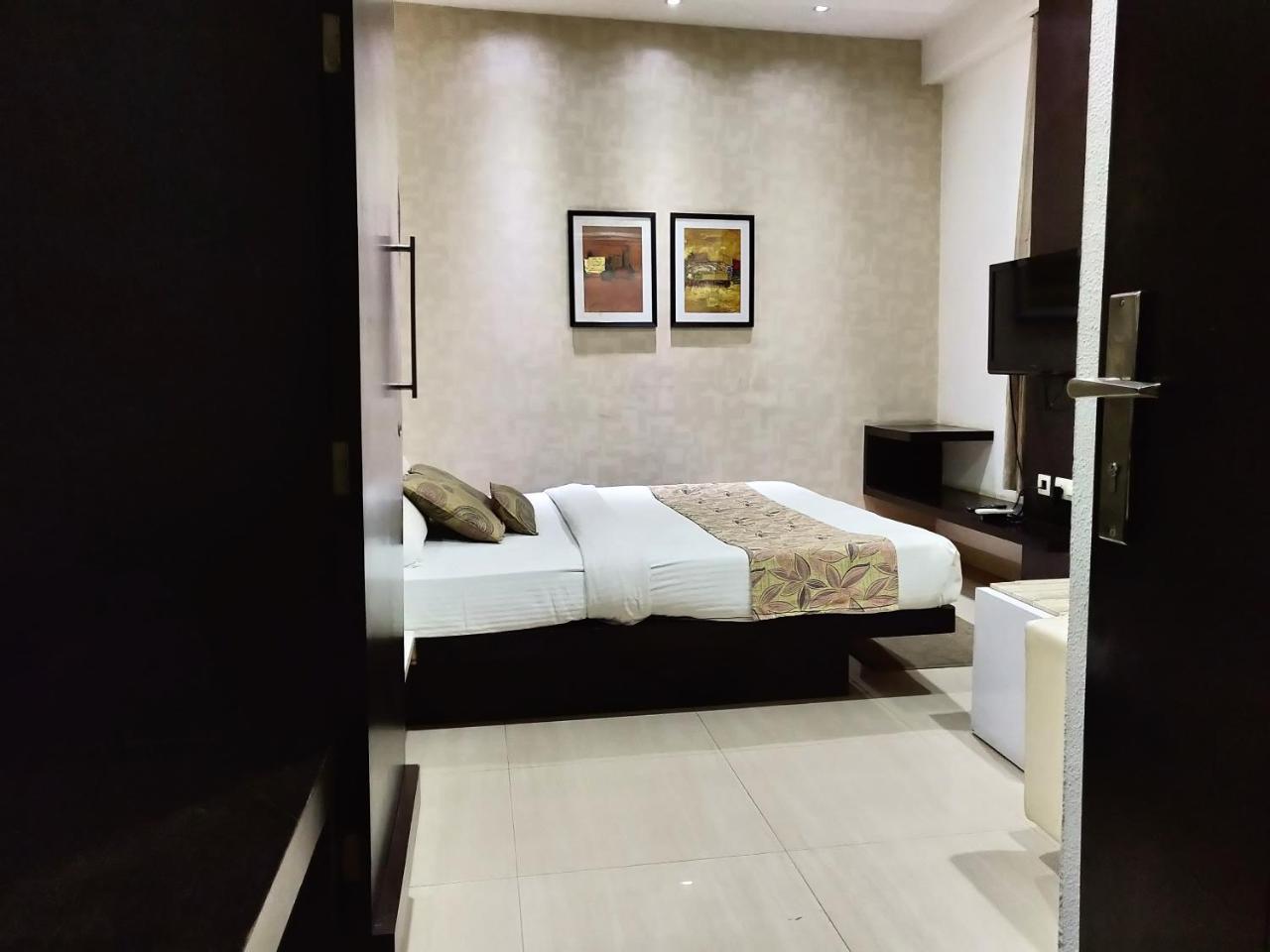 Hotel Rockland Jaipur Bagian luar foto